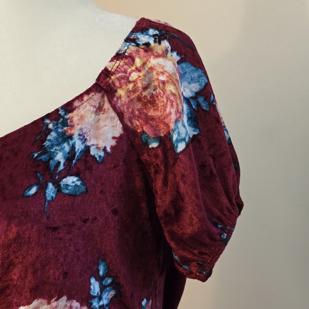 Blue Leopard Women's 1X Red Floral Velvet Midi Dress - Picture 4 of 8